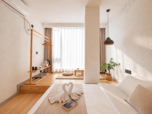 a living room with a white couch and a large window at Yulong River Scenic Area,Floor-to-ceiling Windows for viewing,Swimming Pool & Coffee & Butler Service,10 minutes by car from West Street in Yangshuo