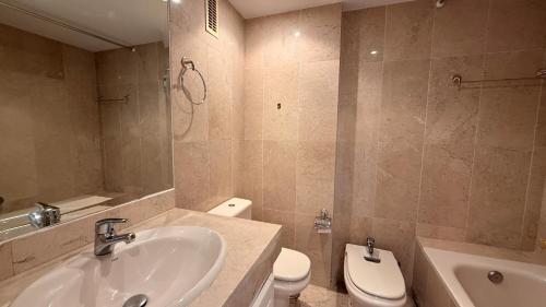 Stunning 2-Bed, Panoramic Views in Puerto Banús