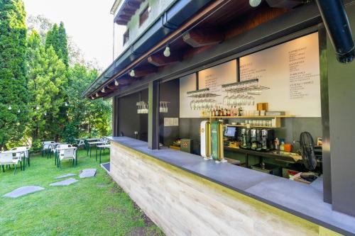a restaurant with a counter in the side of a building at Abba Xalet Suites Hotel in Sispony