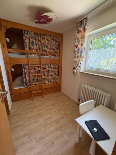 a small room with a desk and bunk beds at Ferienpark Wehrda in Haunetal
