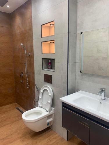 a bathroom with a toilet and a sink and a shower at Elysian Ridge Villa in Welimada
