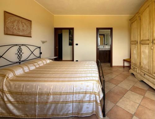 a bedroom with a large bed in a room at La Casa nel Bosco in Arezzo