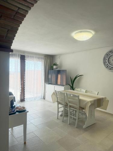 a living room with a dining room table and chairs at Relax House Sardara in Sardara