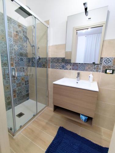 a bathroom with a sink and a shower at Casa vacanze Poma in Custonaci