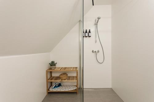 Quiet Courtyard Altstadt Suite - 3BR & Free Parking by HERO HOMES Graz
