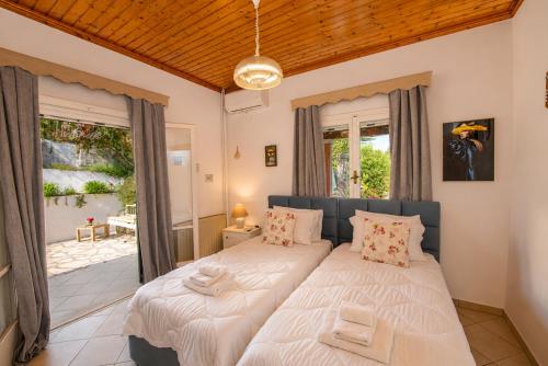 a bedroom with a large bed with white sheets at Ilia's Holiday Home in Perítheia