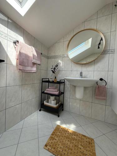 a bathroom with a sink and a mirror at Karolinger Stay in Emmerich