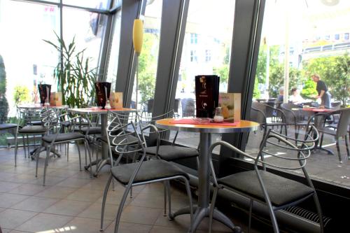 a row of tables and chairs in a restaurant at City-Hotel in Plauen