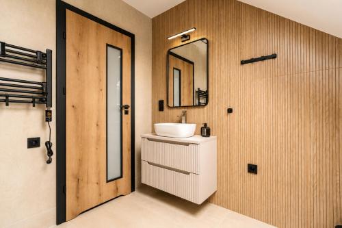 a bathroom with a sink and a mirror at SenWood House in Zubrzyca Dolna