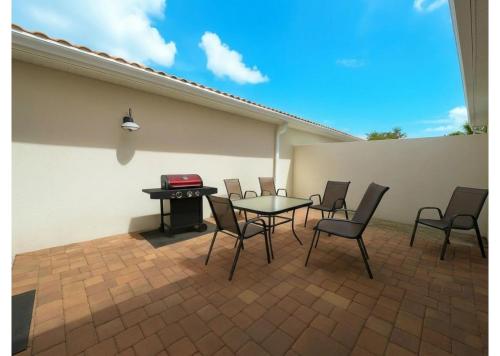 Resort-Style Home in gated community with ammenities close to MCO and Parks! photo 13