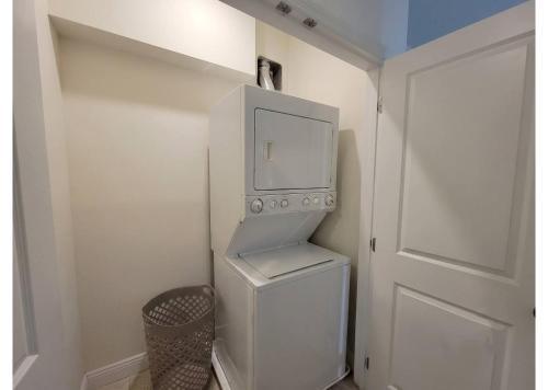 Resort-Style Home in gated community with ammenities close to MCO and Parks! photo 34