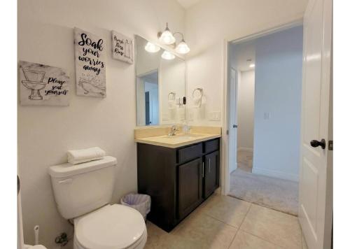 Resort-Style Home in gated community with ammenities close to MCO and Parks! photo 25