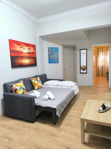 Stylish 2BR Near National Archaeological Museum