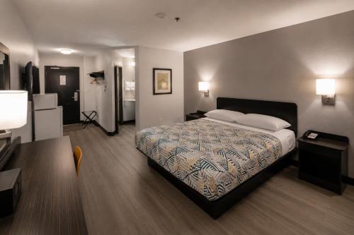 a hotel room with a bed and a kitchen at Hotel Blu in Columbia