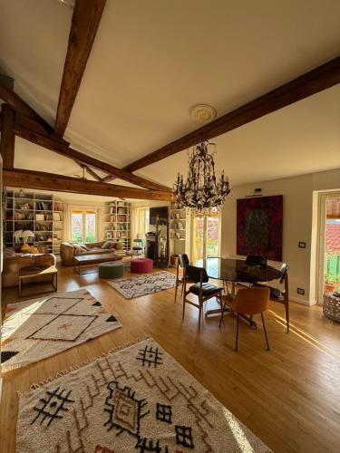 BEAUTIFUL DUPLEX NICE OLD CITY