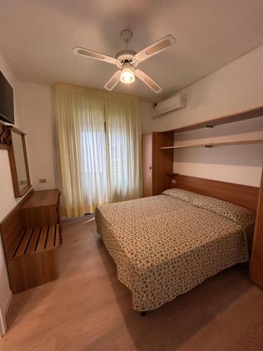 a bedroom with a bed and a ceiling fan at Hotel Mirage in Lido di Jesolo