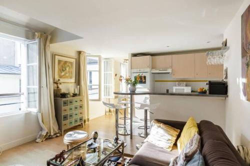 Heart of Marais, quiet studio