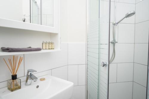 Bilik mandi di Landhotel Eifellust