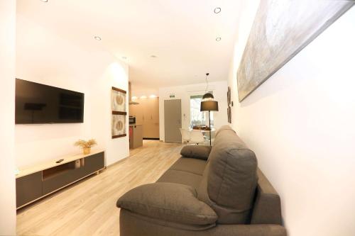 a living room with a couch and a television at Domus Halo F in Pamplona