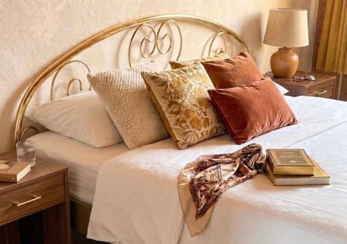 a bed with pillows and a book on it at Residenz Halberstädter Domschatz beliebt bei Monteuren Einzelbetten WlAN in Halberstadt