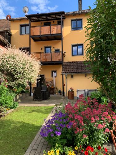 a building with flowers in front of it at Villa Ammonit in Pottenstein