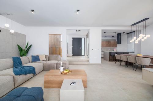 Luxury Villa Lea Magdalena 6 with Pool and Sea View