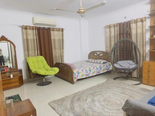 a living room with a bed and chairs and a mirror at Kakon Madbor in Sekerkalsi