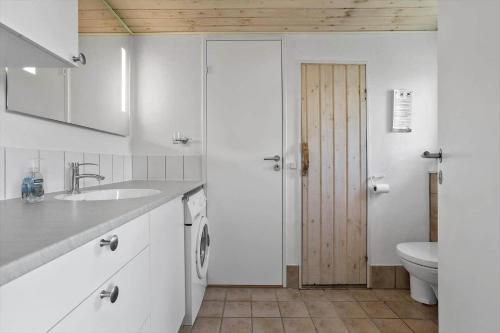 a white bathroom with a sink and a toilet at FY131-Middelfart-Stjernevej-111 in Middelfart