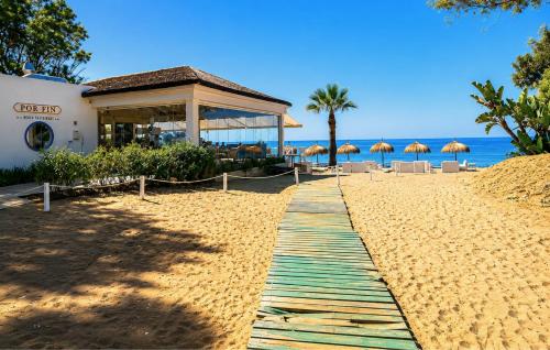 Relaxed Mediterranean Living With A Private Garden & Beachside Location