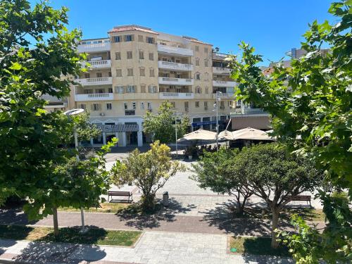 Aristo Square View