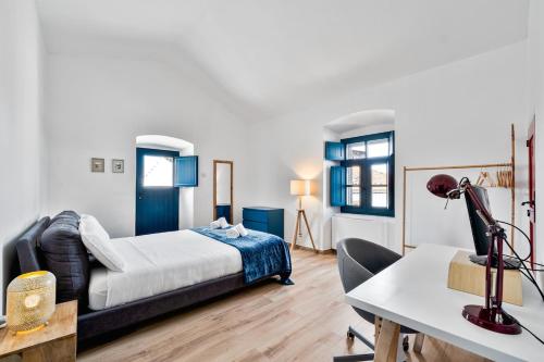 a bedroom with a bed and a desk with a desk at Casa do Loureiro in Alandroal