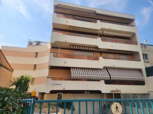 Studio near Palais du Festival - available