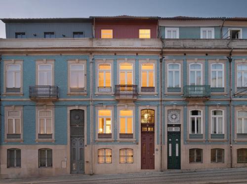 an old building with many windows and doors at Casa do Arquiteto Townhouse - Adults Only in Porto