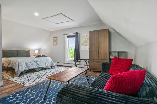 a bedroom with a bed and two chairs and a table at Cabot Modern Pet Friendly Apt 2nd Floor Studio in Whitefield