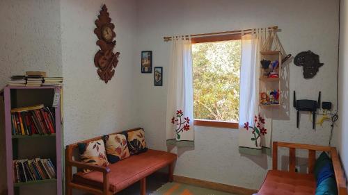 a living room with a couch and a window at Casa Rústica Próxima a Milho Verde, 3 QUARTOS - São Gonçalo do Rio das Pedras, Serro in Sêrro
