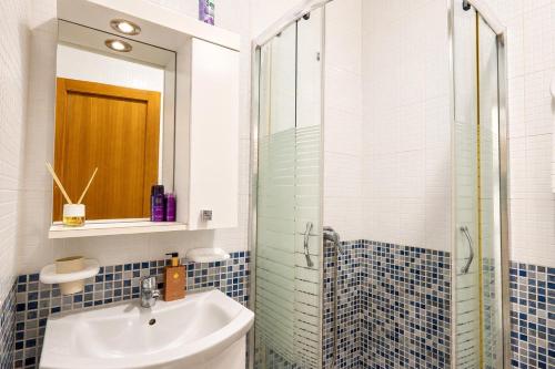 a bathroom with a sink and a shower at Brisa Marina Cabo in Cabo Negro