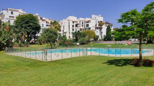 Puerto Banús, 1 dormitorio, 3 plazas, piscinas y parking, Ubicacion optima