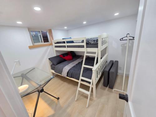 Gallery image of Yolo guest house in Richmond Hill