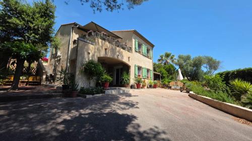 Entire ground floor in beautiful villa