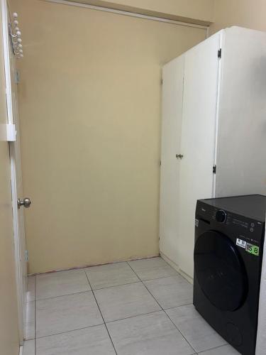 a washing machine in a room with a door at Hibiscus Apt 1 in Corinthe