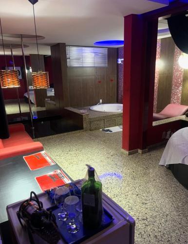 a bathroom with a sink and a bath tub at Motel Blue Star II in Campo Mourão