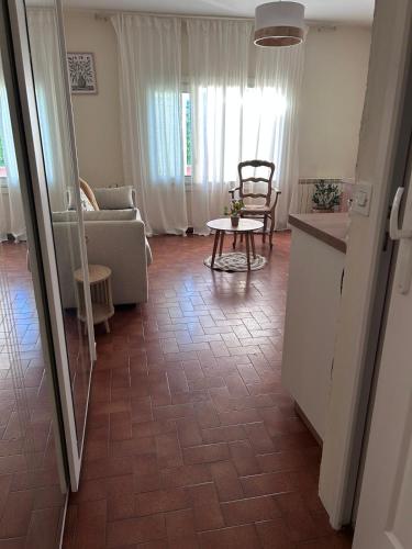 Studio provençal chic, en plein centre de Saint-Raphaël