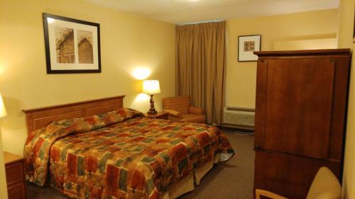 Country Regency Inn & Suites