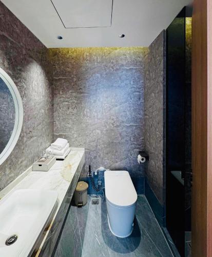 a bathroom with a sink and a toilet and a tub at Kim Thành Hotel in Bắc Ninh
