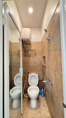 a bathroom with two toilets and a shower at Villa Alibaba E5 in Tlekung