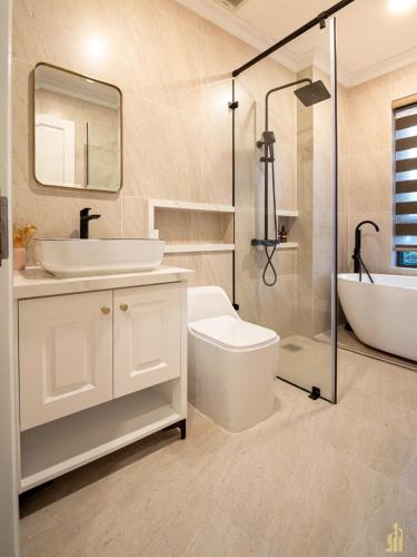 a bathroom with a sink and a toilet and a shower at Villa Malibu Phan Thiet, Free Parking in Phan Thiet