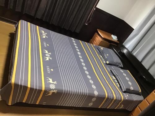 a pile of ties sitting on top of a bed at 安易 旅館1号房间 in Okayama