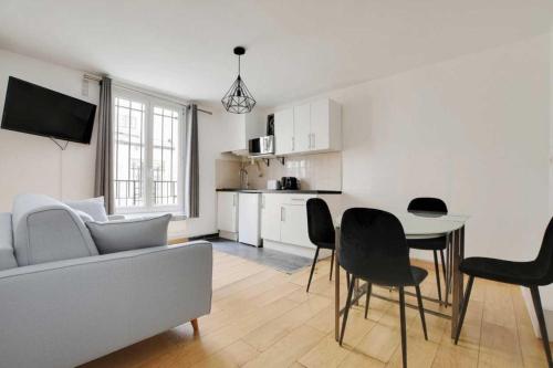 Urban Chic Apartment in Central Paris