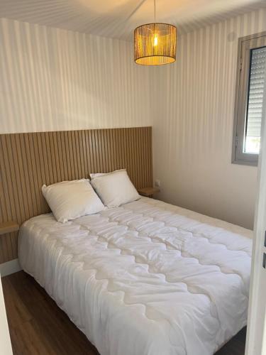 Sea view apartment with direct beach access for 4 people