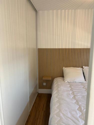 Sea view apartment with direct beach access for 4 people